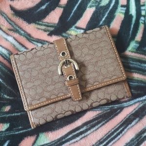 COACH Brown Credit Card Wallet never used and in perfect condition.